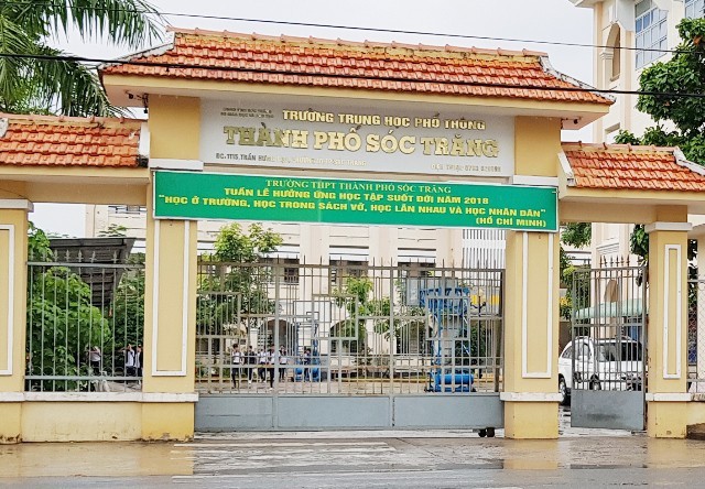 Bênh bạn gái, nam sinh lớp 12 bị nam sinh lớp 10 dùng dao rạch bụng ảnh 1