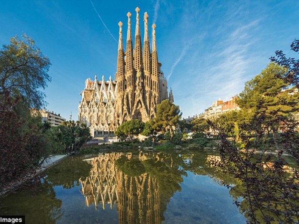 Tây Ban Nha: Vương cung thánh đường Sagrada Família được cấp phép xây dựng sau... 136 năm ảnh 1