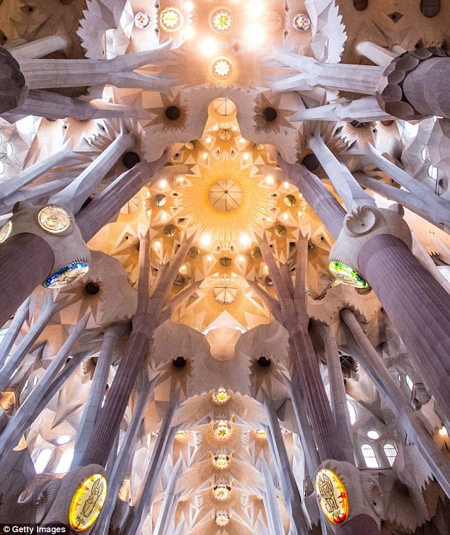 Tây Ban Nha: Vương cung thánh đường Sagrada Família được cấp phép xây dựng sau... 136 năm ảnh 2