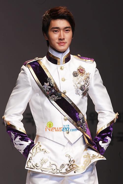 Không phải thiếu gia, Si Won (Super Junior) đích thị là hoàng tử của Nam Triều Tiên thế kỷ 21 ảnh 3