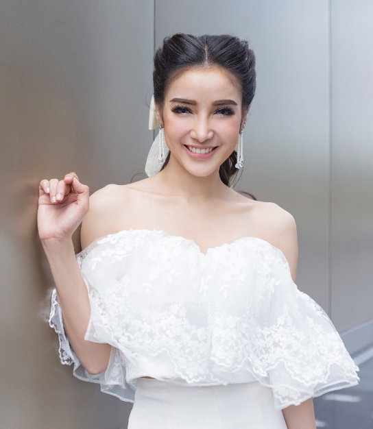 Bi kịch của nữ diễn viên nổi tiếng Thái Lan: Mẹ chính là bà ngoại, bố ruột lại là anh trai ảnh 1