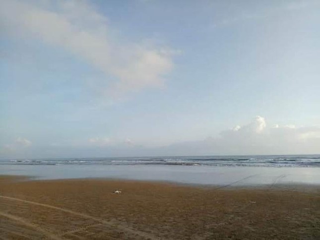 Hà Tĩnh: Nhà rung lắc trong đêm, nổ lớn từ biển, dân hoảng loạn tháo chạy ảnh 1