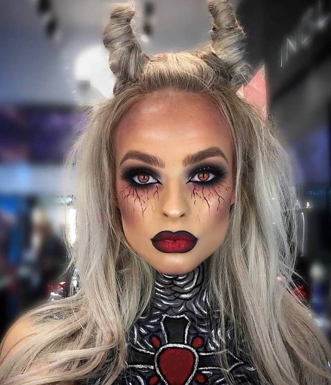 Halloween chẳng biết làm sao cho "độc lạ"? Học ngay những mẫu hóa trang sau đây! ảnh 7