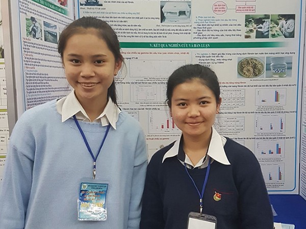Hai nữ sinh chế tạo màng sinh học bảo quản dâu tây ảnh 1