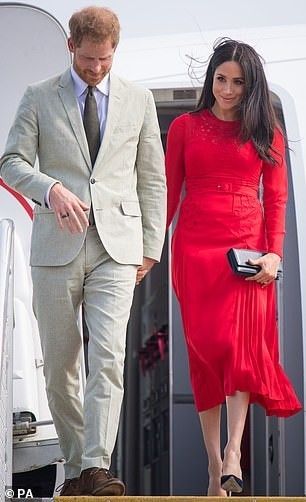 Lý do Công nương Meghan không bao giờ đi ngang hàng với Hoàng tử Harry ảnh 3