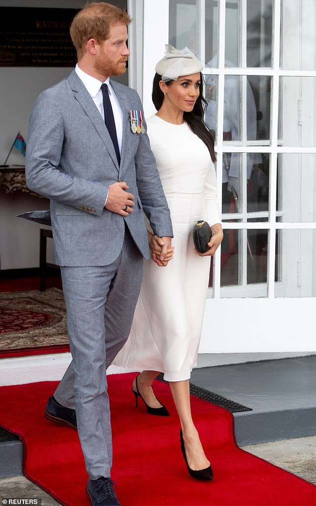 Lý do Công nương Meghan không bao giờ đi ngang hàng với Hoàng tử Harry ảnh 4