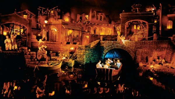 Công viên Disneyland bị khách lén rải tro người chết ảnh 2