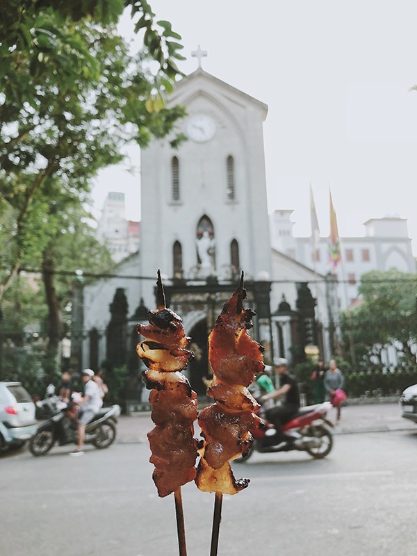 Quán thịt xiên nướng "view nhà thờ" nổi nhất Hà Nội ảnh 1