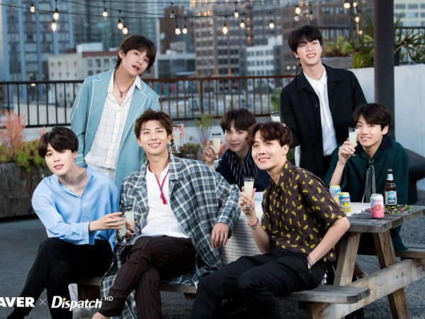 Không hổ danh là thủ lĩnh nhóm nhạc đình đám, đến "chú Châu Chấu" cũng bắt chước theo RM (BTS) ảnh 3