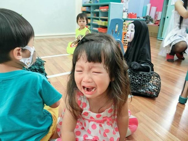 Cô bé Vô Diện nổi đình đám ngày nào tái xuất với hình ảnh mới trong Halloween 2018 ảnh 1