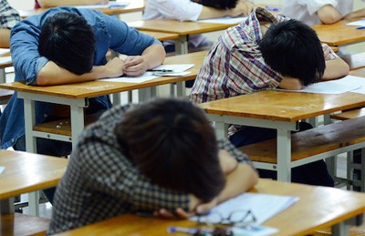 Vì sao hàng nghìn sinh viên Sài Gòn có nguy cơ bị đuổi học? ảnh 1