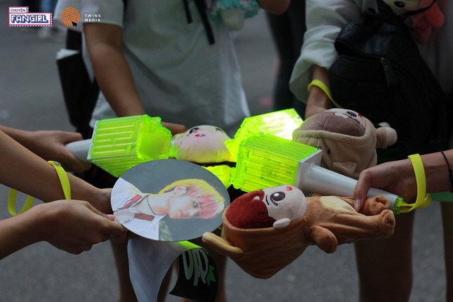 Hà Nội: Fan K-pop rủ nhau "quẩy" Random Dance ở phố đi bộ Hoàn Kiếm ảnh 7