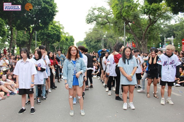 Hà Nội: Fan K-pop rủ nhau "quẩy" Random Dance ở phố đi bộ Hoàn Kiếm ảnh 3