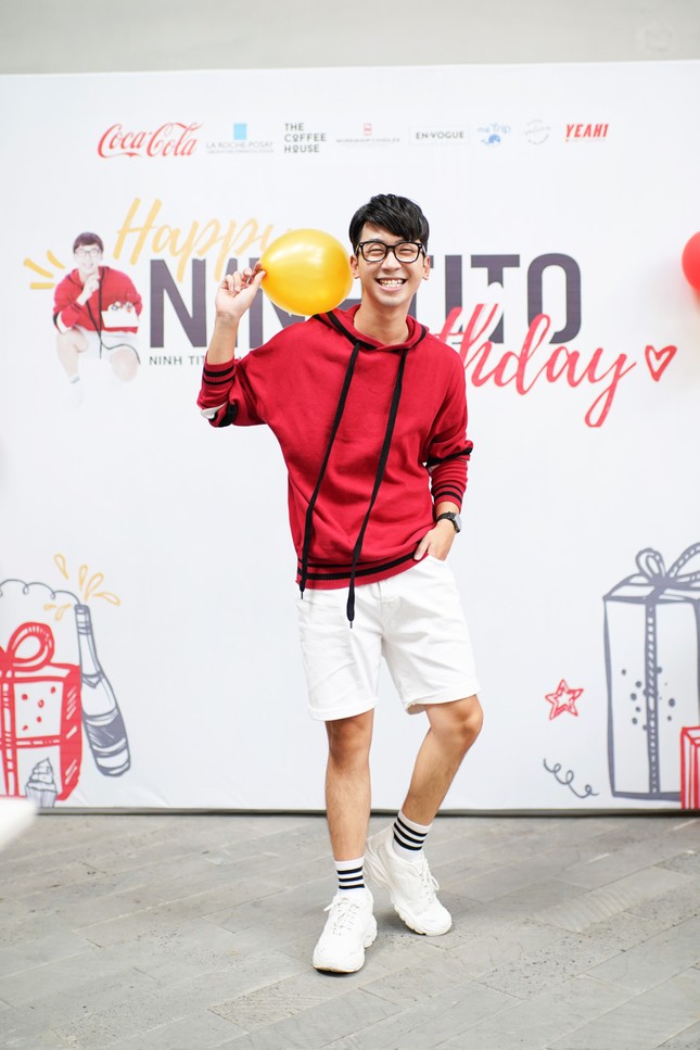 Ăn sinh nhật “trọn tháng”, food vlogger Ninh Tito được fan sài thành “cưng” thế này! ảnh 1