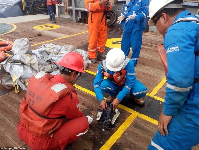 Người đàn ông bật khóc khi biết mình suýt trở thành nạn nhân của chuyến bay định mệnh ảnh 3