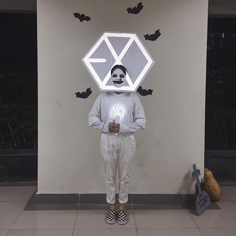 Fan chính hiệu mùa Halloween: Hóa trang siêu chất vẫn không quên khoe mình là EXO-L ảnh 1