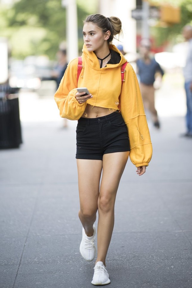 Mùa Đông sắp đến, tủ đồ của bạn đã có chiếc "hoodie thần thánh" chưa? ảnh 8