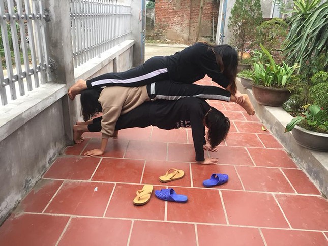 "Nằm gối đầu lên nhau" - trào lưu mới "đại náo" lớp học của teen Việt ảnh 11