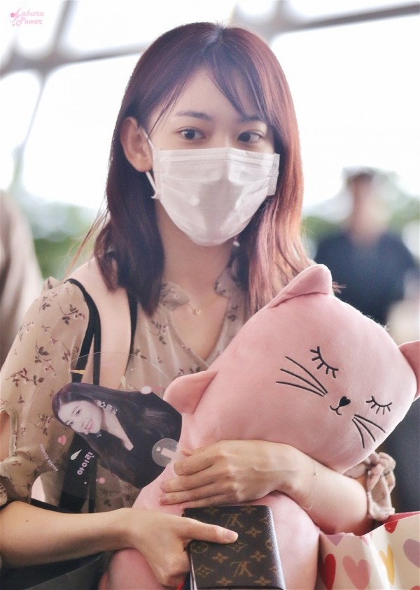 Miyawaki Sakura quả là fan cuồng Red Velvet, debut cũng không quên thần tượng ảnh 5