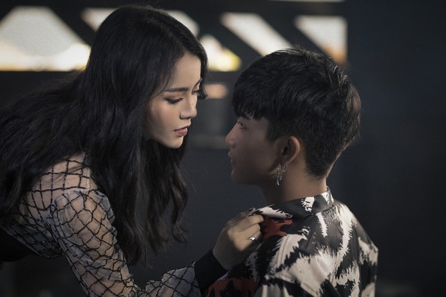 Kim Thành (S-Girls) hé lộ hình tượng quyến rũ trong MV solo đầu tay ảnh 3