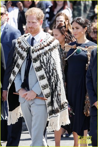 Công nương Meghan Markle lộ rõ bụng bầu 4 tháng khi thăm New Zealand ảnh 3