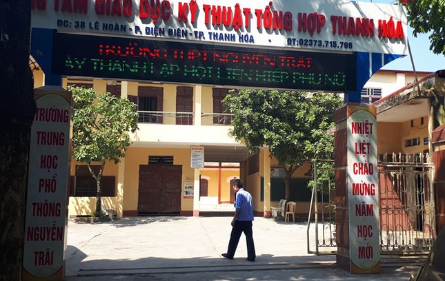 Đình chỉ một năm học sinh nói xấu thầy cô trên Facebook là quá nặng ảnh 1