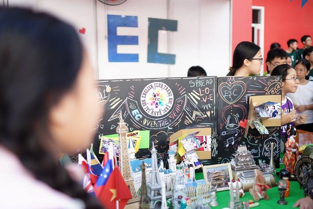TP.HCM: Teen Thực hành Sài Gòn "quẩy nhẹ" với "tiệc của những người tài năng" ảnh 5