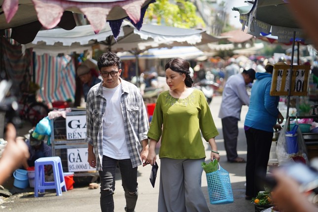 Trấn Thành gây tò mò khi hoá “anh chàng nhà bên”, sánh đôi cùng Khả Như trong phim Tết ảnh 7