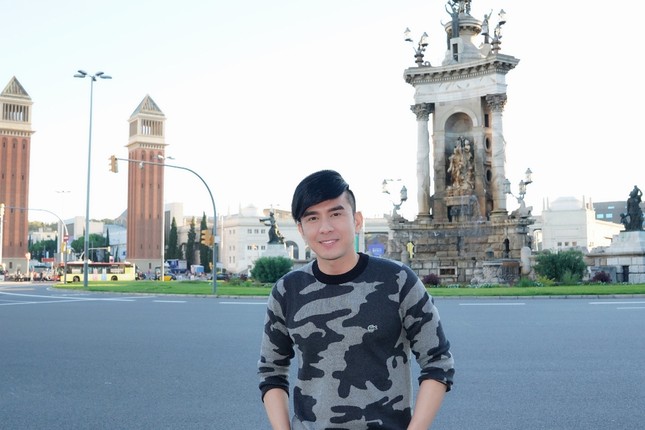 Đan Trường cảm động vì khán giả châu Âu đã lái xe hàng trăm km đến xem anh diễn ảnh 4