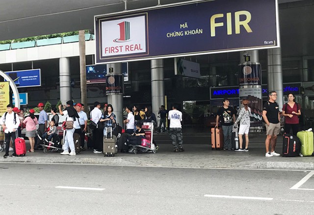 Hàng trăm taxi ngừng chạy ở sân bay Đà Nẵng để phản đối Grab ảnh 2