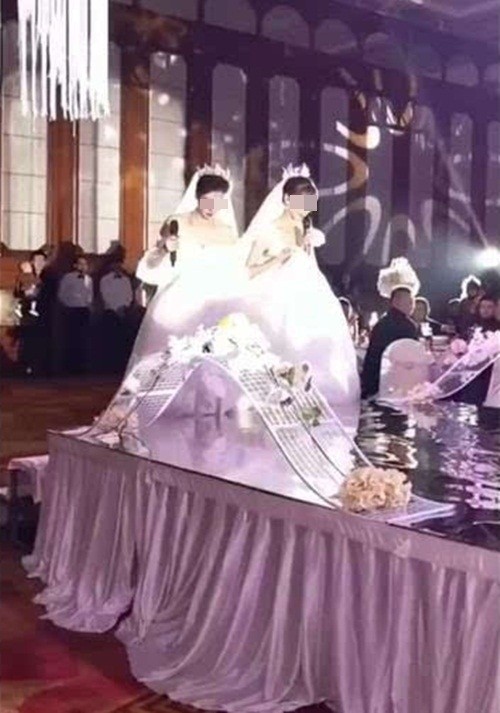 Đám cưới 1 chú rể, 2 cô dâu khiến dân mạng xôn xao và sự thật bất ngờ đằng sau... ảnh 2
