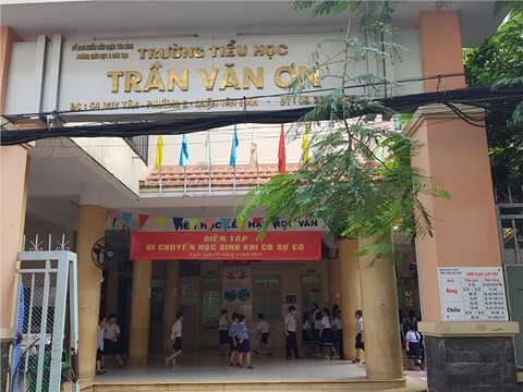 TP.HCM: Cô giáo bắt học sinh tự tát 32 cái vào mặt mình vì nói chuyện riêng! ảnh 1