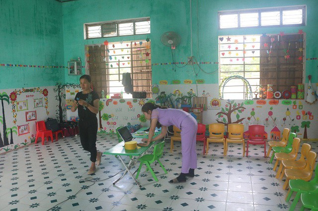 Hàng chục học sinh trở lại trường sau gần 1 tháng nghỉ để phản đối đóng nộp học phí ảnh 2