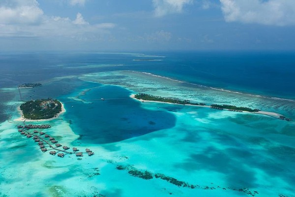 Biệt thự dưới đáy biển đầu tiên trên thế giới: Sang chảnh bậc nhất, giá phòng khiến người ta "hết hồn" ảnh 1
