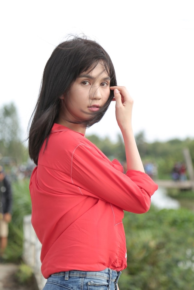 Ngọc Trinh: “Không cần đóng hài, người ta cũng đã cười tôi nhà quê hoặc… ngớ ngẩn” ảnh 1