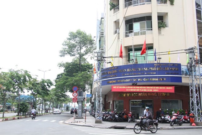ĐH Ngân hàng TP.HCM: Sinh viên phản ứng nhà trường thay đổi xếp loại học lực ảnh 1