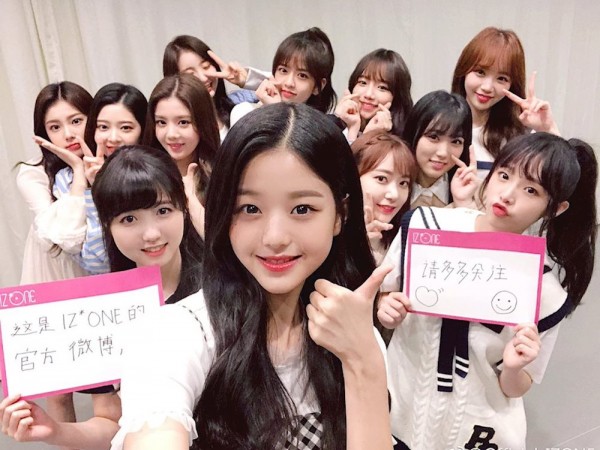Vượt BLACK PINK, IZ*ONE chính thức trở thành nhóm nữ giành cúp nhanh nhất trong lịch sử K-Pop! ảnh 1