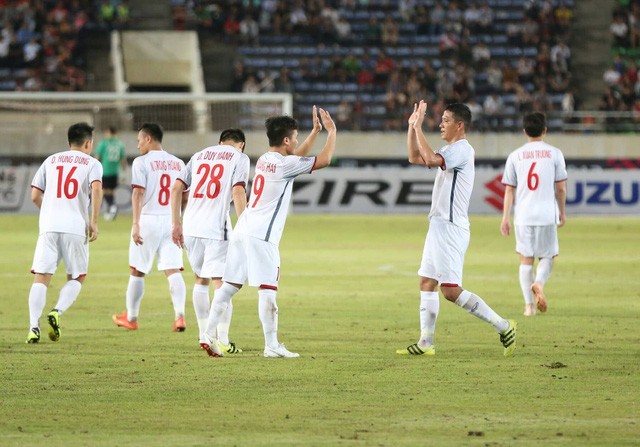 Lào 0-3 Việt Nam: Công Phượng, Quang Hải lập công ảnh 3