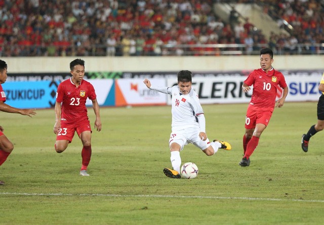 Lào 0-3 Việt Nam: Công Phượng, Quang Hải lập công ảnh 6