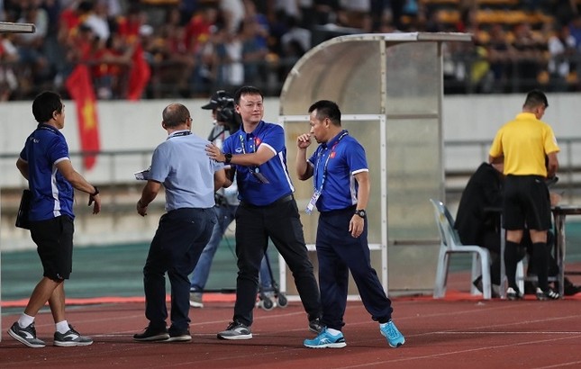 "50 sắc thái" đáng yêu của HLV Park Hang-Seo trong trận ra quân AFF Cup ảnh 5