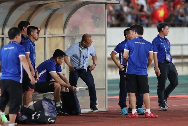 "50 sắc thái" đáng yêu của HLV Park Hang-Seo trong trận ra quân AFF Cup ảnh 7