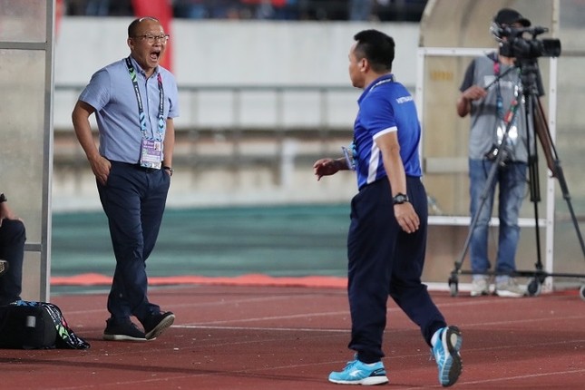 "50 sắc thái" đáng yêu của HLV Park Hang-Seo trong trận ra quân AFF Cup ảnh 1