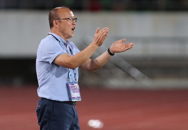 "50 sắc thái" đáng yêu của HLV Park Hang-Seo trong trận ra quân AFF Cup ảnh 3