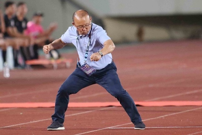 "50 sắc thái" đáng yêu của HLV Park Hang-Seo trong trận ra quân AFF Cup ảnh 4