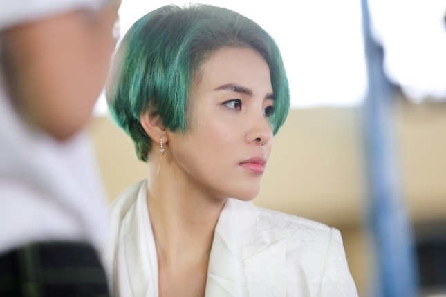 Vũ Cát Tường không ngại nguy hiểm, treo mình trên cao 8 tiếng để tập dợt cho concert ảnh 5