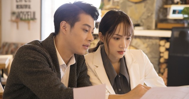 Cư dân mạng "bất bình" thay Hoa hậu Hương Giang vì ghen quá "chanh sả" trong MV mới ảnh 9