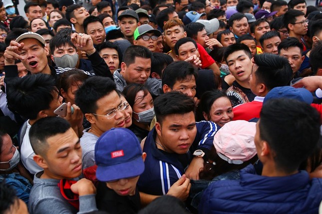 Báo chí Thái Lan "ngả mũ" trước tinh thần yêu bóng đá của người Việt Nam ảnh 3
