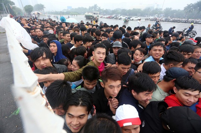 Báo chí Thái Lan "ngả mũ" trước tinh thần yêu bóng đá của người Việt Nam ảnh 5