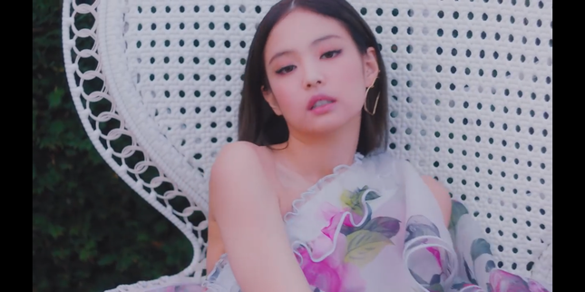 Ngắm nhan sắc Jennie trong "SOLO", fan chỉ biết kêu lên: "Truyền thái y!" ảnh 2