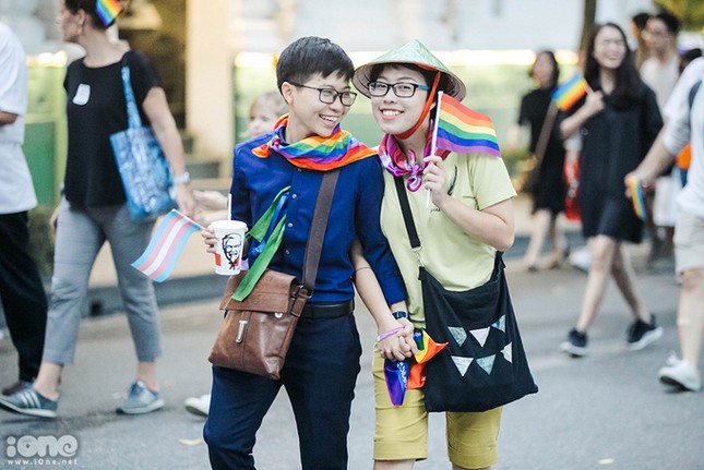 Người đồng tính rạng rỡ diễu hành trong Hanoi Pride 2018 ảnh 10